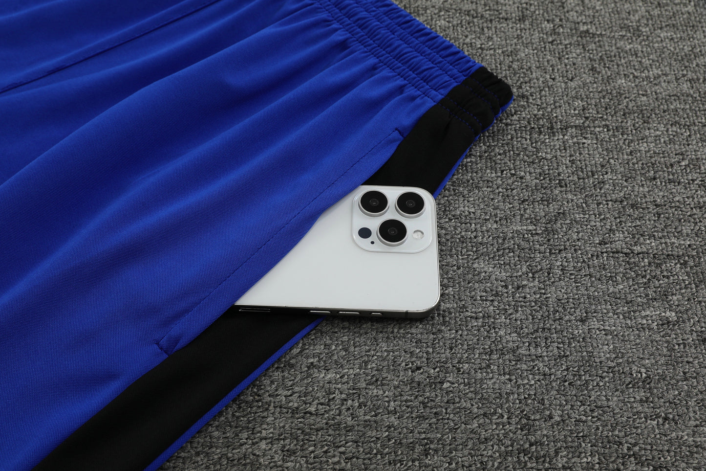 Inter nerazzurro completo con canottiera