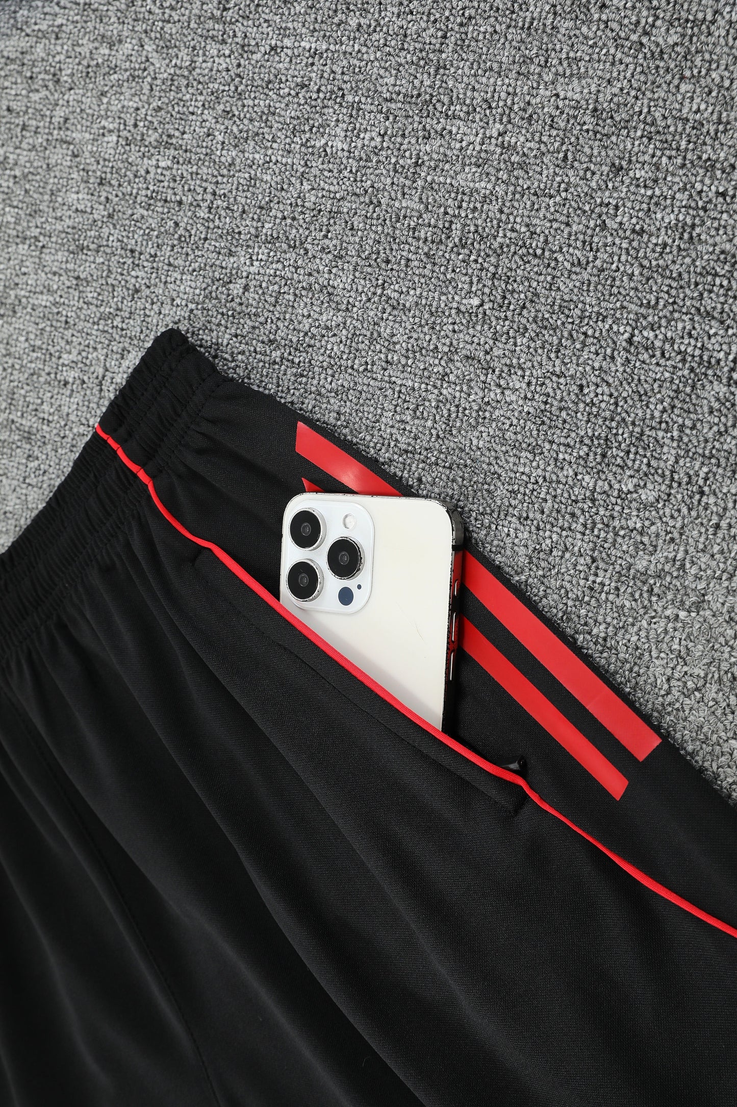 Manchester United Rosso e Nero completo con canottiera 2025/26