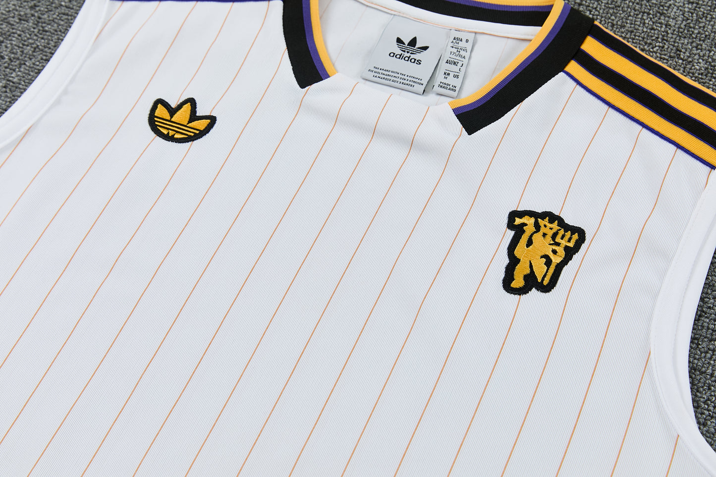 Man United completo con canottiera white yellow