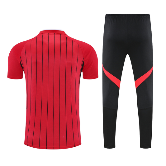 Manchester U. Rosso Rigato 2026 Training Set – Polo + Pants Slim Fit