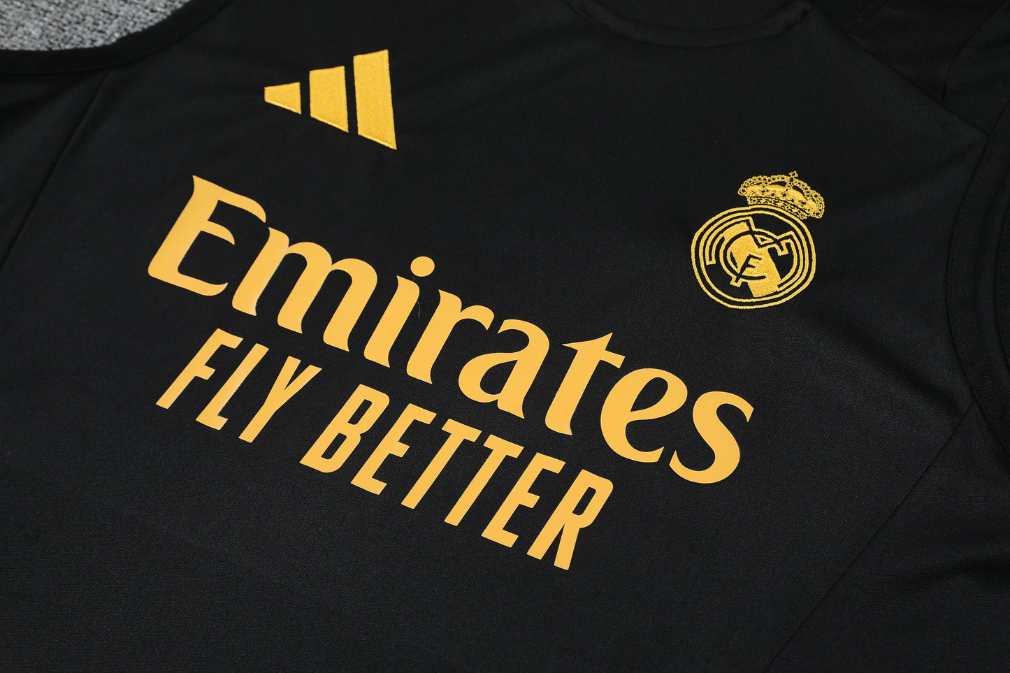 Real Madrid Black completo con canottiera