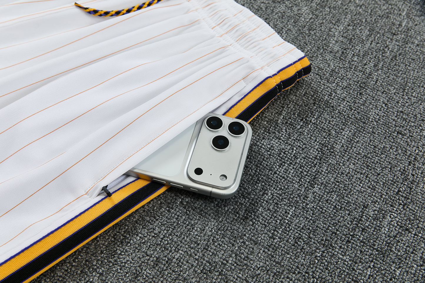 Man United completo con canottiera white yellow