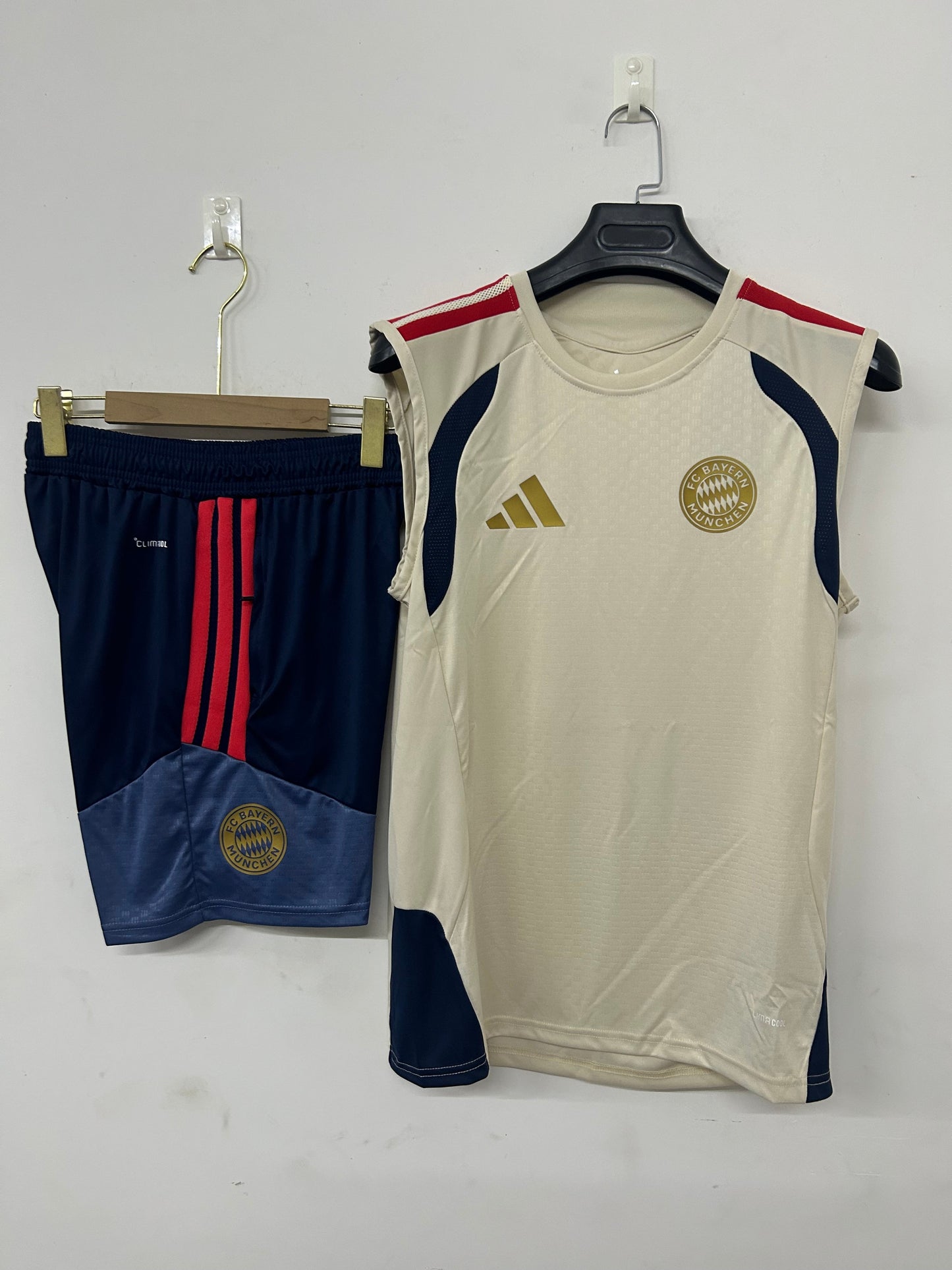 Bayern Monaco completo con canottiera