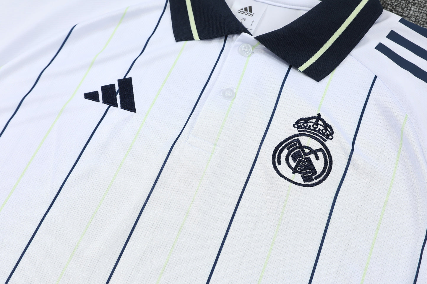 Real Madrid bianco rigato 2026 Training Set – Polo + Pants Slim Fit