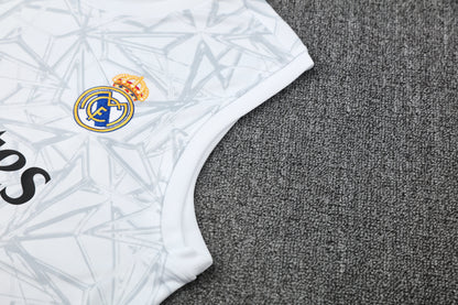 Real Madrid completo con canottiera 2025/26