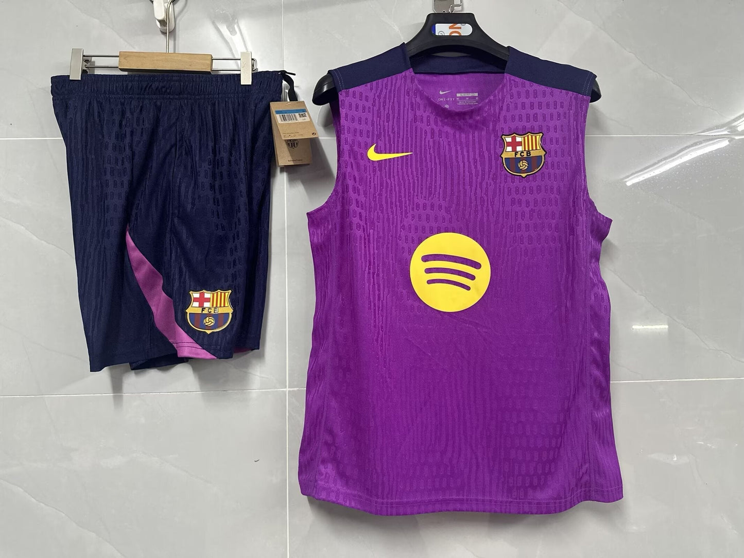 Barcellona completo con canottiera Viola 2025/26