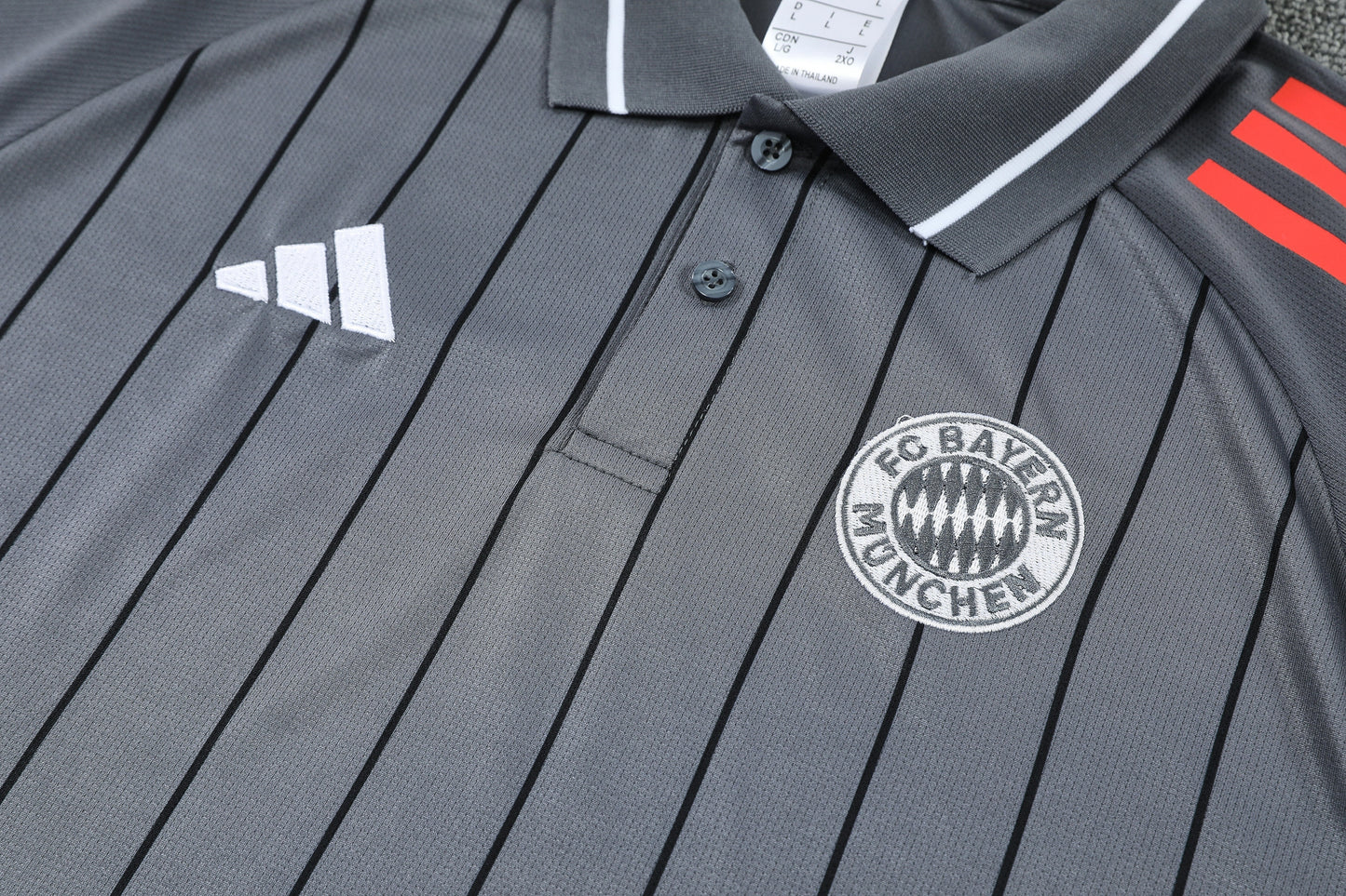 Bayern Monaco Grigio rigato 2026 Training Set – Polo + Pants Slim Fit