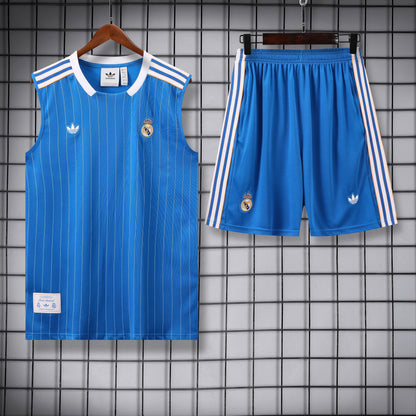 Real Madrid blu rigato completo con canottiera 2026