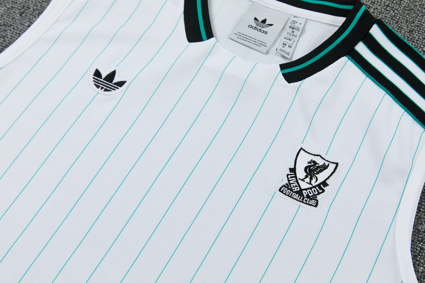 Liverpool completo con canottiera white green
