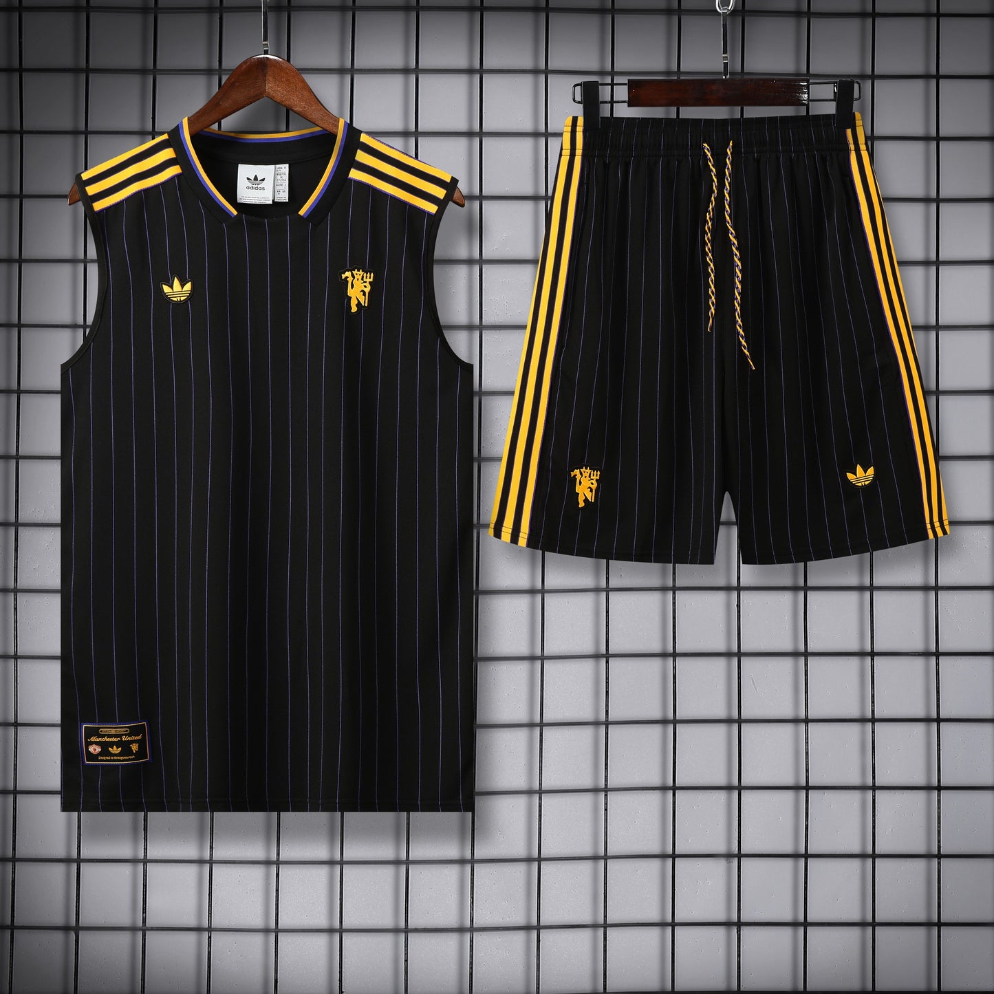 Man United completo con canottiera black yellow