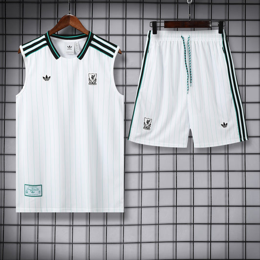 Liverpool completo con canottiera white green