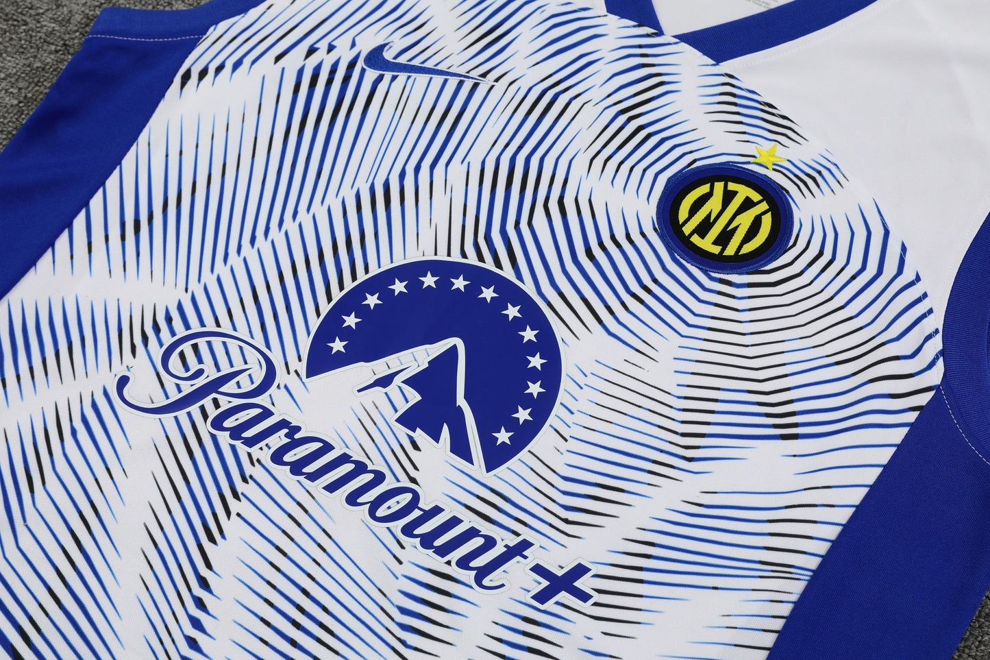 Inter Special White completo con canottiera